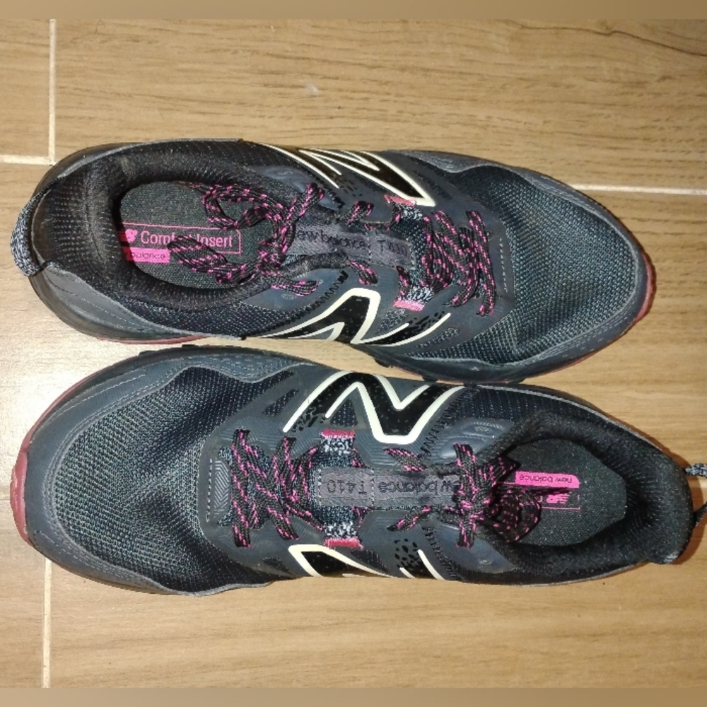 Women's New Balance Running Shoes 10 - Picture 2 of 8